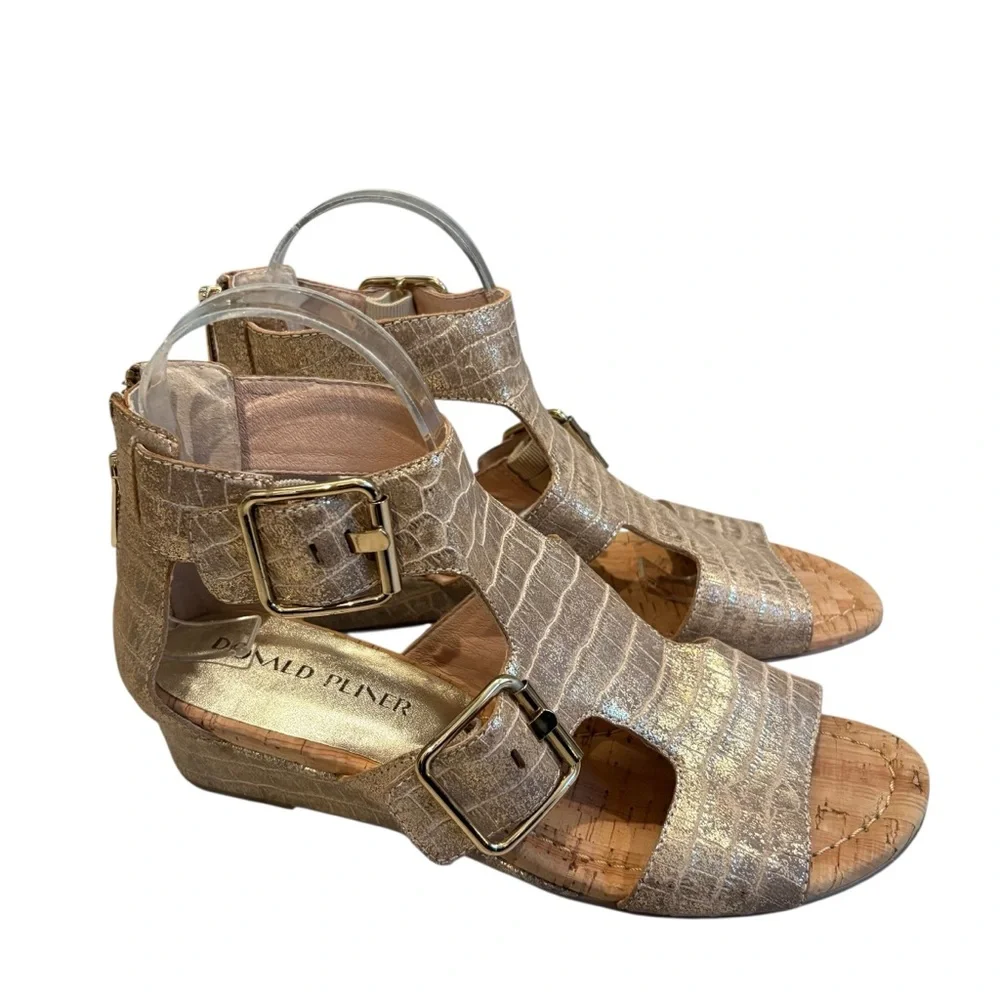 Donald Pliner Olive Wedge Sandals Metallic Gold Rose, Sz 8 - Picture 3 of 15